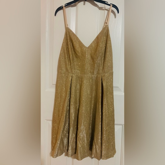 Aakaa shiny gold holiday dress - Picture 2 of 8